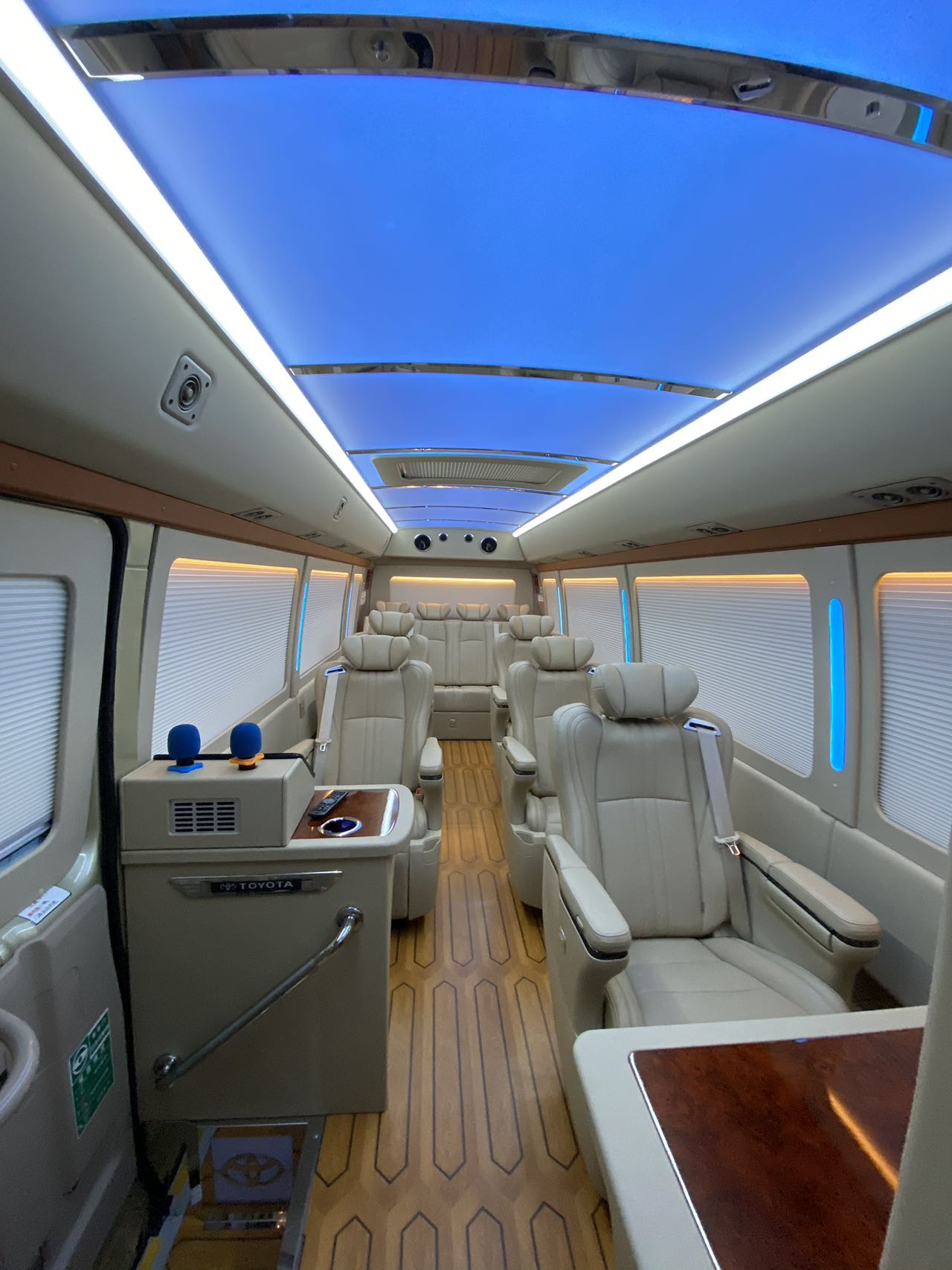 2025款11座蒙娜丽莎款